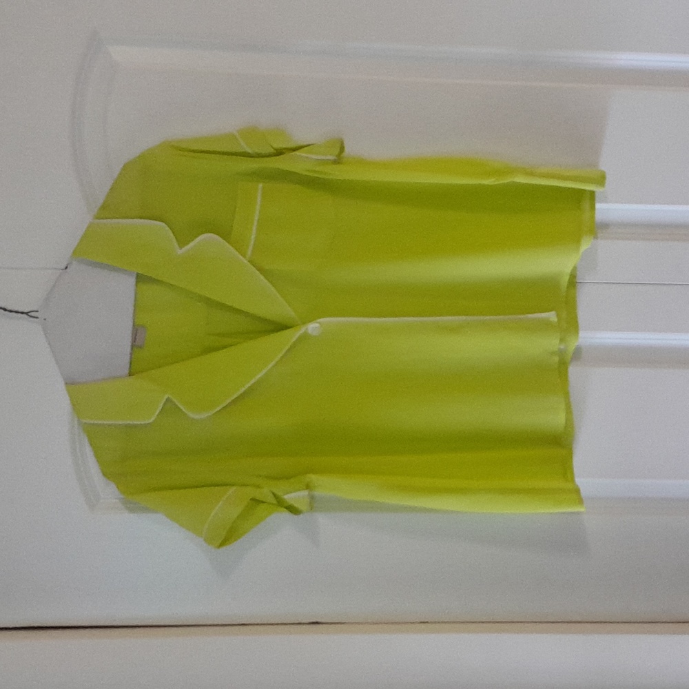 Nice summer top lime green white pipping around sleeve
